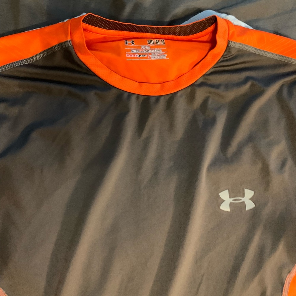 Under Armor gray dry fit T - Picture 2 of 2